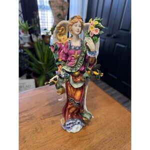 Lenox 2004 "Angel of Glory" Suzanne figurine.